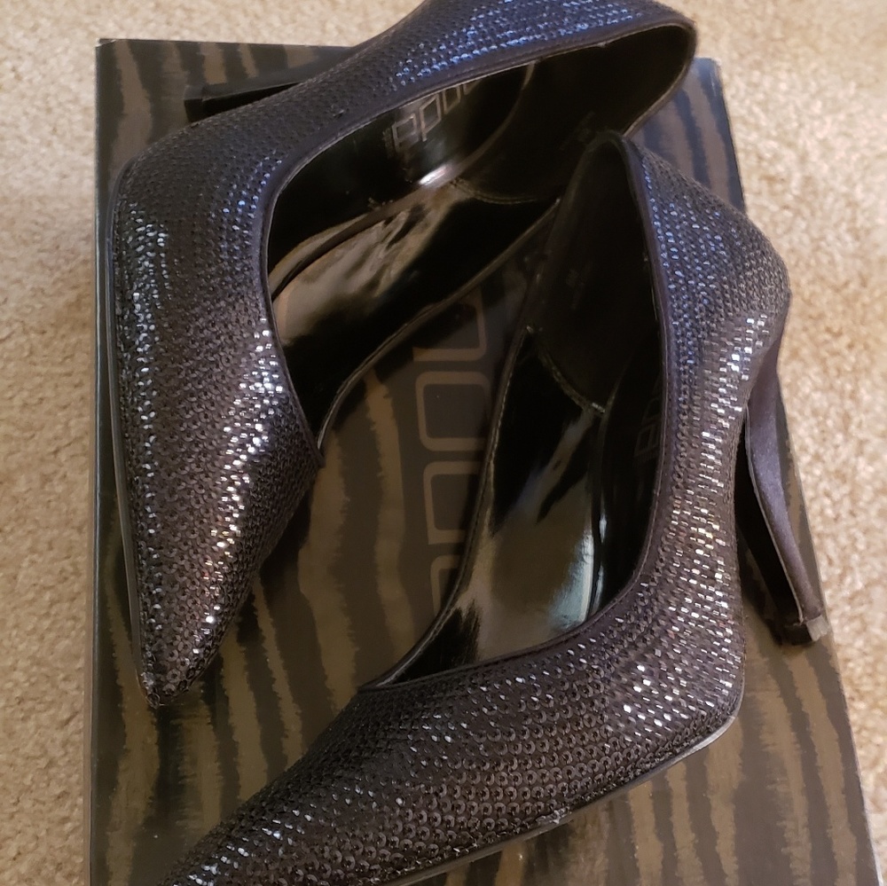 Pumps - Picture 2 of 10
